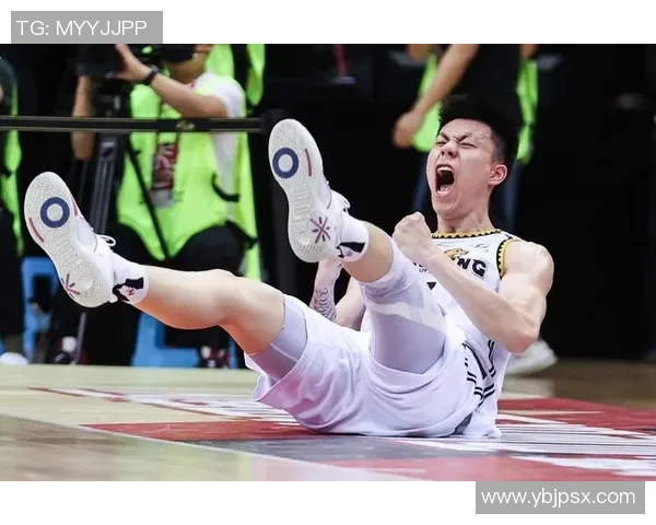 周鹏的篮球传奇之路：从青涩少年到国家队核心的成长故事